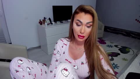 Nicole.. online show from 3, 2, 2025