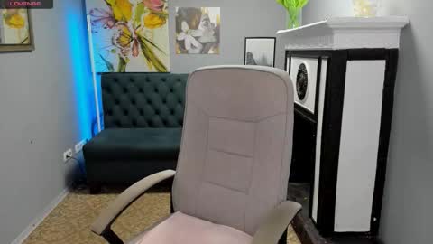 Snapshot of golden__rose chatting on 7, 10, 2025 golden__rose online show from 7, 10, 2025