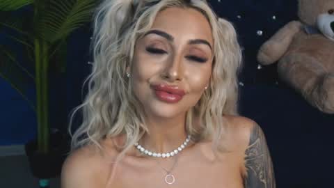 GoldenAmberX online show from 19, 1, 2025