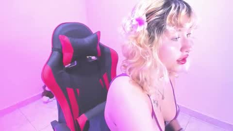 Snapshot of goldencurly_ chatting on 24, 2, 2026 goldencurly online show from 24, 2, 2026