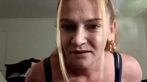 Snapshot of goldendoll1704 chatting on 2, 6, 2026 goldendoll1704 online show from 2, 6, 2026