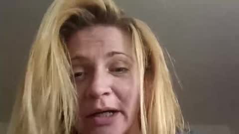 Snapshot of goldendoll1704 chatting on 5, 6, 2026 goldendoll1704 online show from 5, 6, 2026