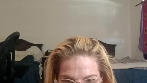 Snapshot of goldendoll1704 chatting on 6, 6, 2026 goldendoll1704 online show from 6, 6, 2026