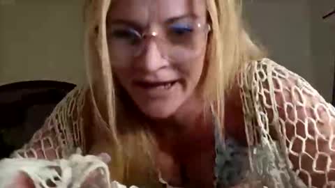 Snapshot of goldendoll1704 chatting on 10, 6, 2026 goldendoll1704 online show from 10, 6, 2026