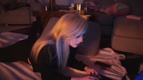 Snapshot of goldengoddessxxx chatting on 5, 12, 2024 Sammy online show from 5, 12, 2024