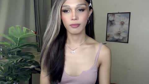 Snapshot of goldenlily69 chatting on 30, 11, 2025 Lily is Gold online show from 30, 11, 2025