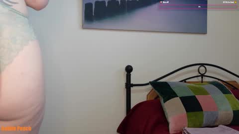 Snapshot of goldie_peach chatting on 13, 11, 2025 Goldie online show from 13, 11, 2025