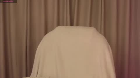 Snapshot of gorgeous_brunette chatting on 28, 2, 2025 Rose online show from 28, 2, 2025