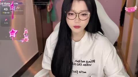 Snapshot of gorgeous_girl33 chatting on 8, 12, 2024 gorgeous girl33 online show from 8, 12, 2024