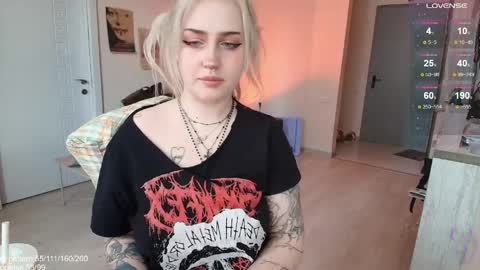 Snapshot of gothkittys chatting on 29, 3, 2026 traumfrau Kira angel face devil eyes I SELL A LOT VIDEO IN GALLERY online show from 29, 3, 2026