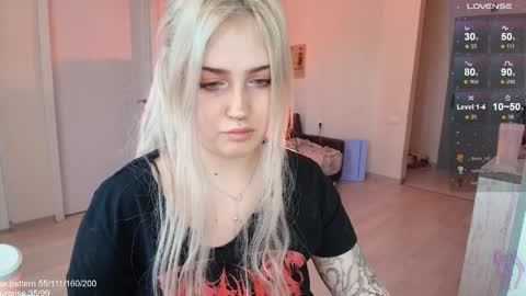Snapshot of gothkittys chatting on 1, 4, 2026 traumfrau Kira angel face devil eyes I SELL A LOT VIDEO IN GALLERY online show from 1, 4, 2026