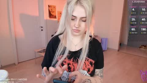 Snapshot of gothkittys chatting on 7, 4, 2026 traumfrau Kira angel face devil eyes I SELL A LOT VIDEO IN GALLERY online show from 7, 4, 2026