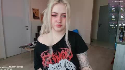 Snapshot of gothkittys chatting on 13, 4, 2026 traumfrau Kira angel face devil eyes I SELL A LOT VIDEO IN GALLERY online show from 13, 4, 2026