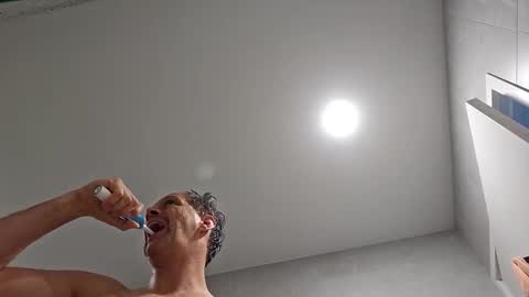 Snapshot of grattitude chatting on 12, 11, 2025 grattitude online show from 12, 11, 2025