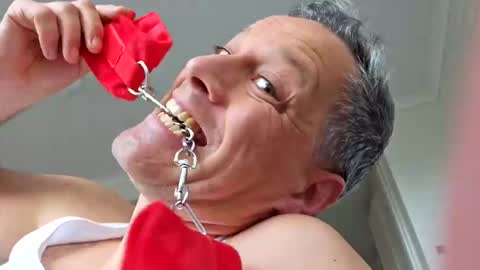 Snapshot of grattitude chatting on 18, 12, 2025 grattitude online show from 18, 12, 2025