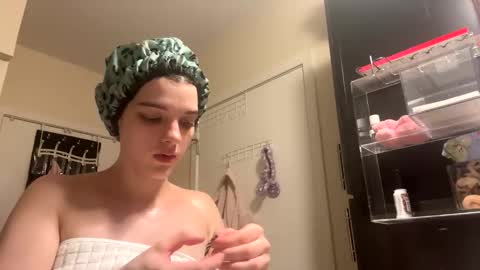 Snapshot of greeneyedmilly chatting on 10, 11, 2025 greeneyedmilly online show from 10, 11, 2025