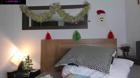 Snapshot of greeneyes_col chatting on 8, 12, 2024 Juan online show from 8, 12, 2024