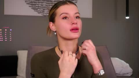 Snapshot of greengazon chatting on 1, 12, 2025 Kelly online show from 1, 12, 2025