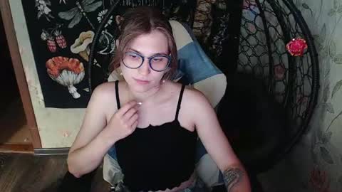 Snapshot of greenwitch9 chatting on 7, 7, 2026 Lina online show from 7, 7, 2026