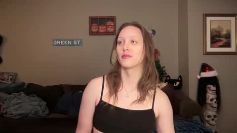 Snapshot of greenxxxqueen chatting on 13, 12, 2024 SexQueen Nikki online show from 13, 12, 2024