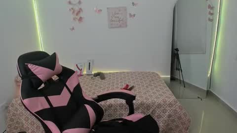 Snapshot of greta_smith2 chatting on 1, 12, 2025 Greta online show from 1, 12, 2025