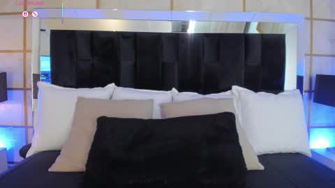 Greta Velvet  online show from 14, 9, 2025