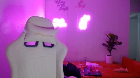 daphne online show from 9, 3, 2025