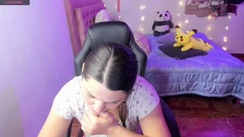 Hello Im Julieta Im 25 years old welcome to my room have fun and be happy. online show from 8, 2, 2025