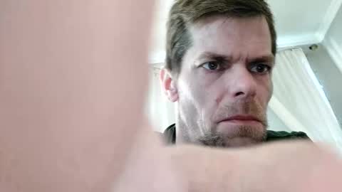 gunnarssonbenni33 online show from 18, 4, 2026