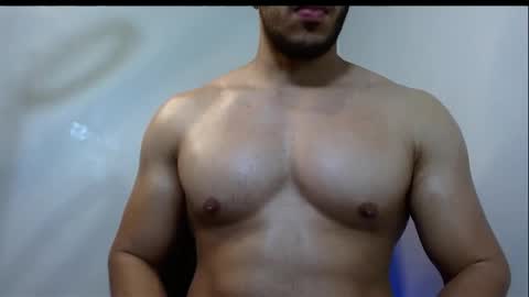 holl latino online show from 15, 4, 2026