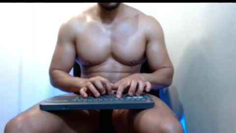 Snapshot of gurushake chatting on 13, 5, 2026 holl latino online show from 13, 5, 2026