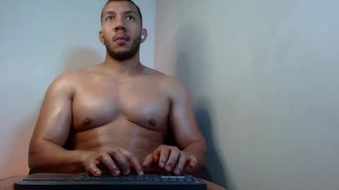 Snapshot of gurushake chatting on 22, 5, 2026 holl latino online show from 22, 5, 2026