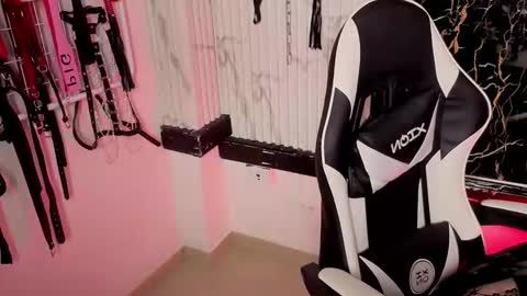 Snapshot of guxplo_ chatting on 10, 11, 2025 Miss online show from 10, 11, 2025