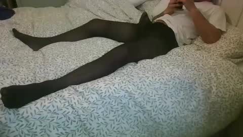 Snapshot of guysinnylons chatting on 27, 2, 2025 guysinnylons online show from 27, 2, 2025