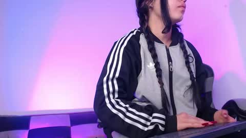 gwenhazel online show from 1, 12, 2025