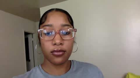 gyalxoxo online show from 3, 10, 2025