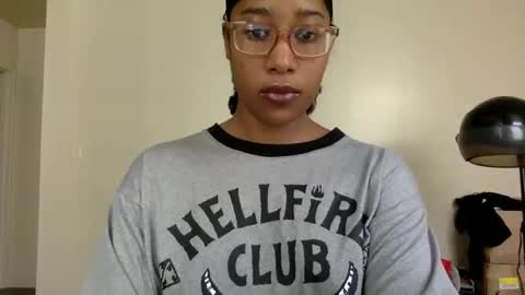 gyalxoxo online show from 9, 10, 2025