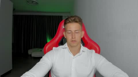 Oliver online show from 6, 11, 2025