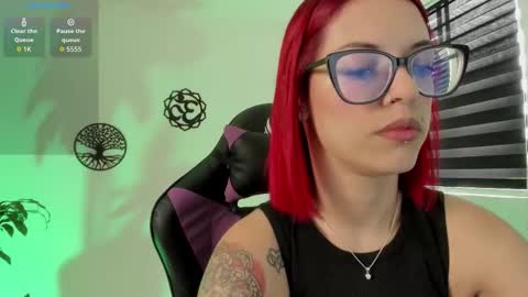 Snapshot of haileebeer_ chatting on 7, 10, 2025 Hailee online show from 7, 10, 2025