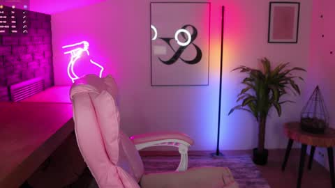 Hailey  Green online show from 2, 2, 2025