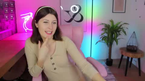 Hailey  Green online show from 9, 2, 2025