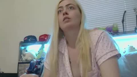 Hailey and d online show from 14, 12, 2025