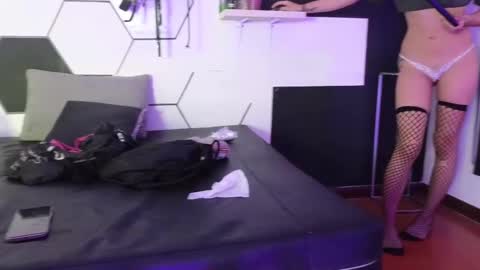 haileycat_ online show from 12, 9, 2025