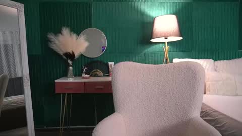 Hailey online show from 4, 2, 2026