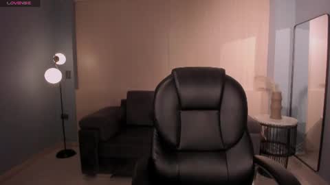 Snapshot of haileyross_ chatting on 8, 7, 2026 Hailey online show from 8, 7, 2026