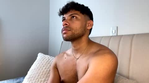 Independent       model  online show from 3, 3, 2025