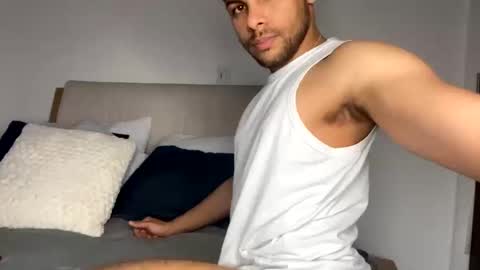 Independent       model  online show from 10, 3, 2025