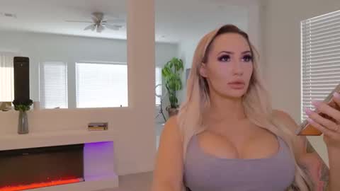 Halia Hill online show from 15, 10, 2025