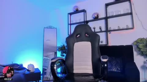 halley_ravenn online show from 25, 5, 2026