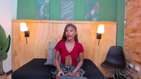 Halley Lorens online show from 15, 9, 2025